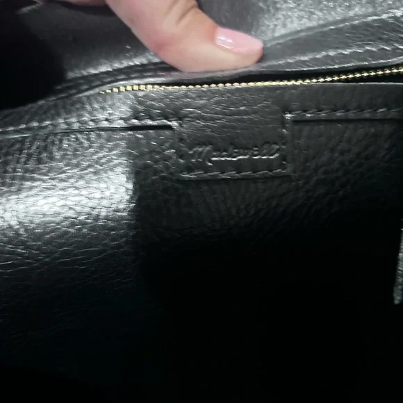 Chic Black Leather Shoulder Bag - Picture 4 of 5